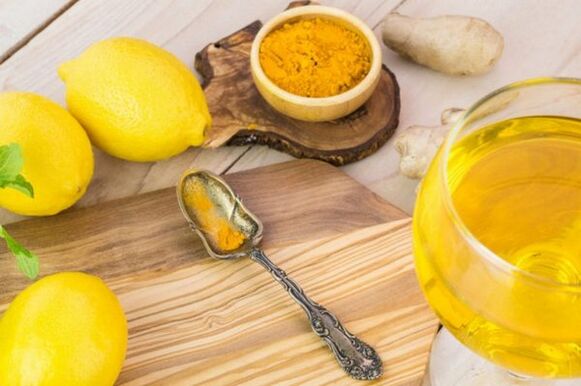 Beba con limón, xenxibre e cúrcuma para aumentar a eficacia